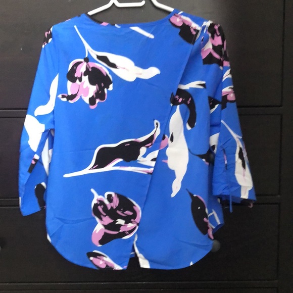 Size Small Vibrant Colors Top - Picture 6 of 8